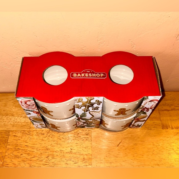 Set of 4 Christmas Gingerbread Ceramic Ramekins made by The BakeShop. NWTS - Picture 7 of 10